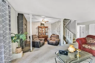 Photo #4: 2482039 Listing