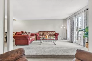 Photo #5: 2482039 Listing