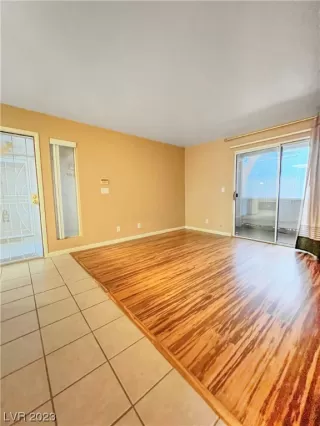 Photo #1: 2482069 Listing 