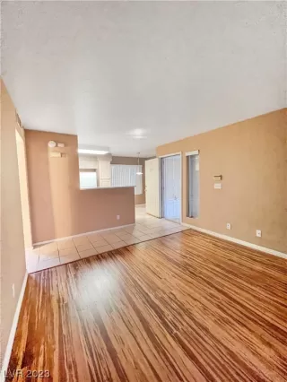 Photo #3: 2482069 Listing 