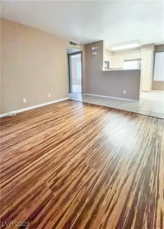 Photo #4: 2482069 Listing 