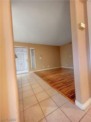 Photo #5: 2482069 Listing 