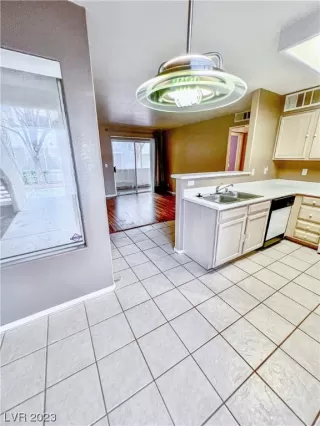 Photo #6: 2482069 Listing 