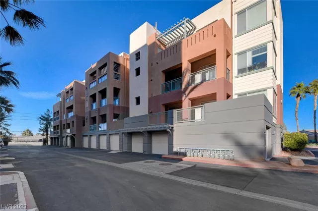 MLS: 2482122 Condo For Sale