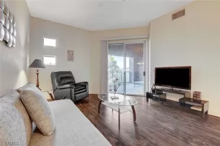 Photo #3: 2482122 Listing 