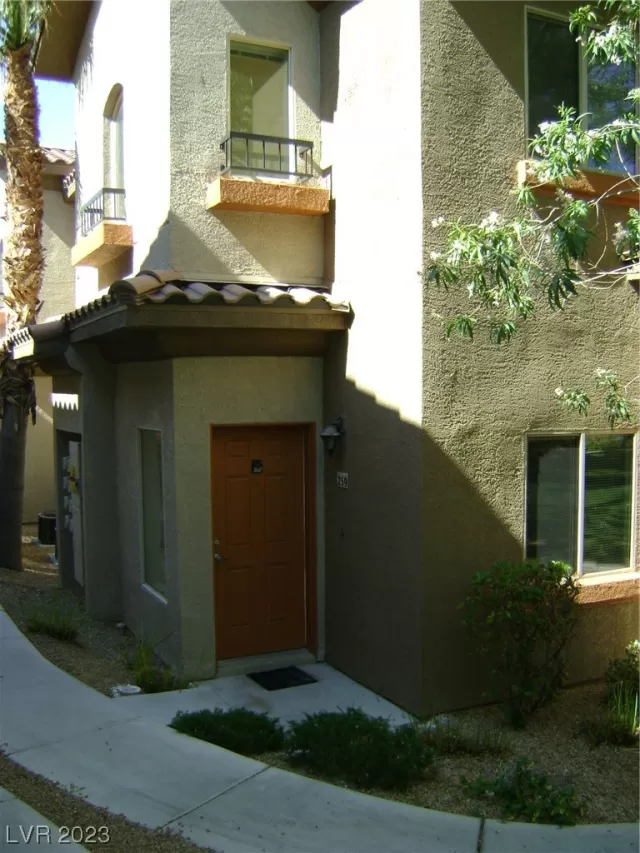 MLS: 2482178 Condo For Sale