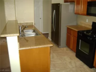 Photo #3: 2482178 Listing 