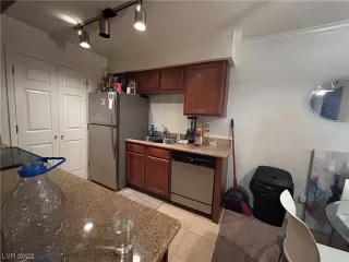 Photo #5: 2482196 Listing