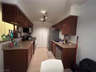 Photo #6: 2482196 Listing