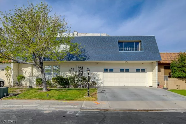 MLS: 2482197 Condo For Sale