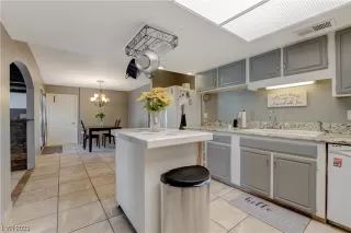 Photo #3: 2482197 Listing