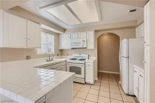 Photo #5: 2482256 Listing 