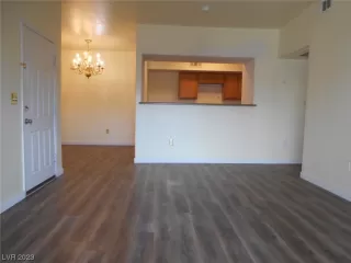 Photo #5: 2482268 Listing