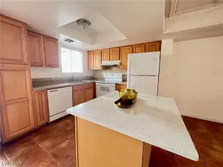 Photo #1: 2482281 Listing