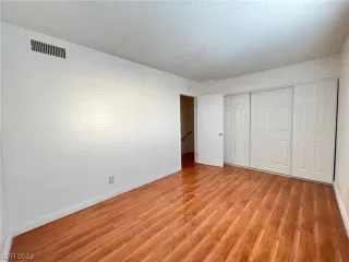 Photo #4: 2482281 Listing