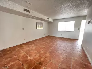 Photo #5: 2482281 Listing