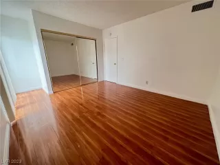 Photo #6: 2482281 Listing