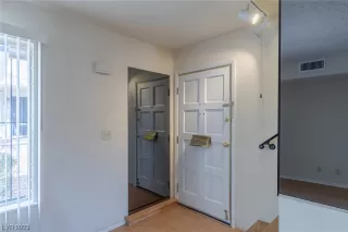 Photo #3: 2482321 Listing