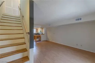 Photo #5: 2482321 Listing