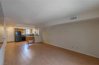 Photo #6: 2482321 Listing