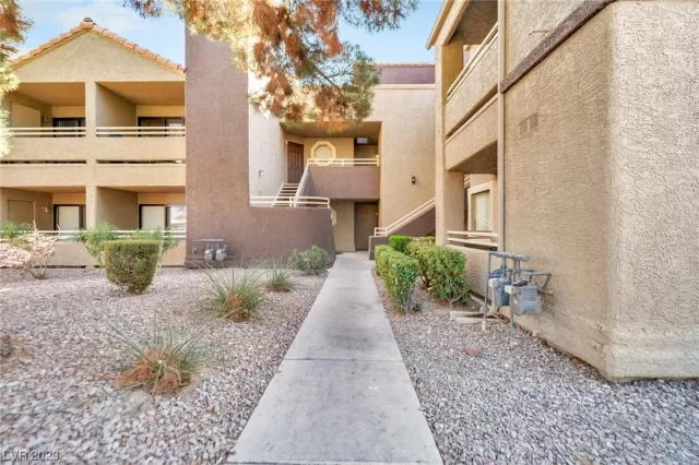 MLS: 2482372 Condo For Sale