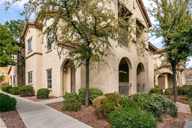 MLS: 2482387 Condo For Sale