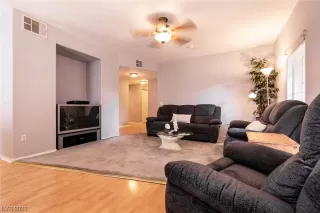 Photo #3: 2482387 Listing