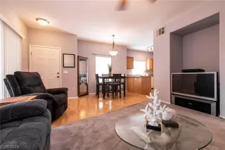 Photo #4: 2482387 Listing
