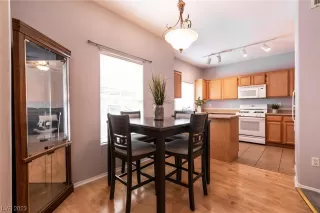 Photo #5: 2482387 Listing