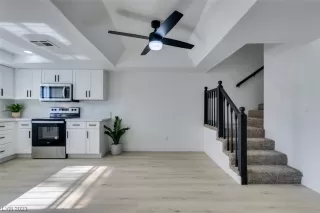 Photo #4: 2482441 Listing