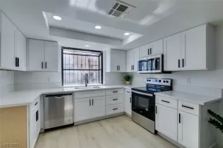 Photo #5: 2482441 Listing