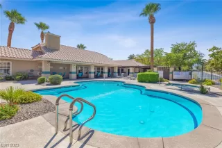 Photo #4: 2482446 Listing