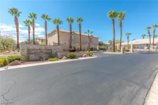 Photo #5: 2482446 Listing