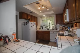 Photo #4: 2482450 Listing