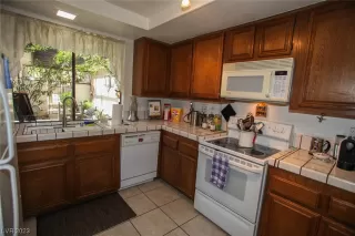 Photo #5: 2482450 Listing