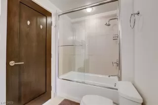 Photo #6: 2482469 Listing