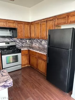 Photo #5: 2482500 Listing 