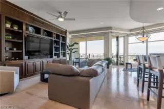 Photo #1: 2482501 Listing