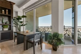 Photo #2: 2482501 Listing