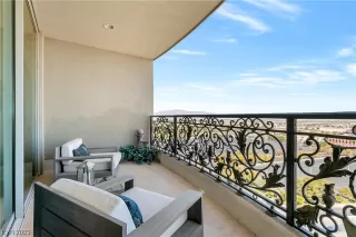 Photo #4: 2482501 Listing