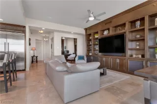 Photo #6: 2482501 Listing