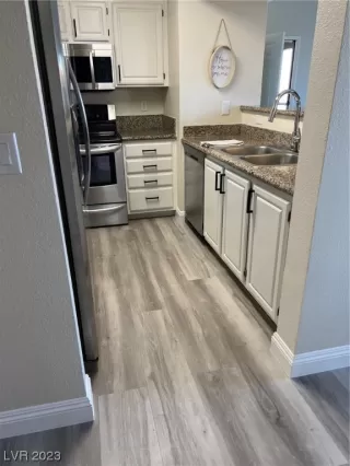 Photo #2: 2482530 Listing