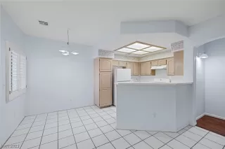 Photo #3: 2482600 Listing