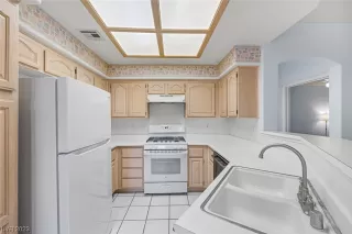 Photo #4: 2482600 Listing