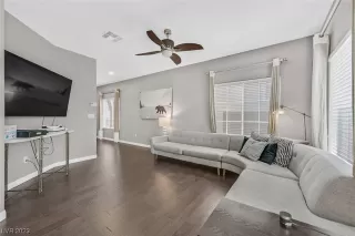 Photo #4: 2482617 Listing