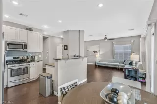 Photo #5: 2482617 Listing