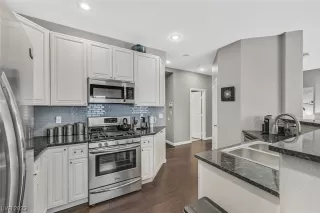 Photo #6: 2482617 Listing