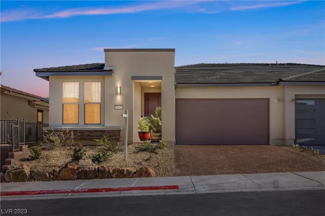 MLS: 2482638 Condo For Sale