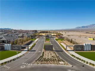 Photo #1: 2482638 Listing