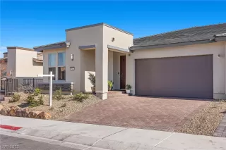 Photo #2: 2482638 Listing